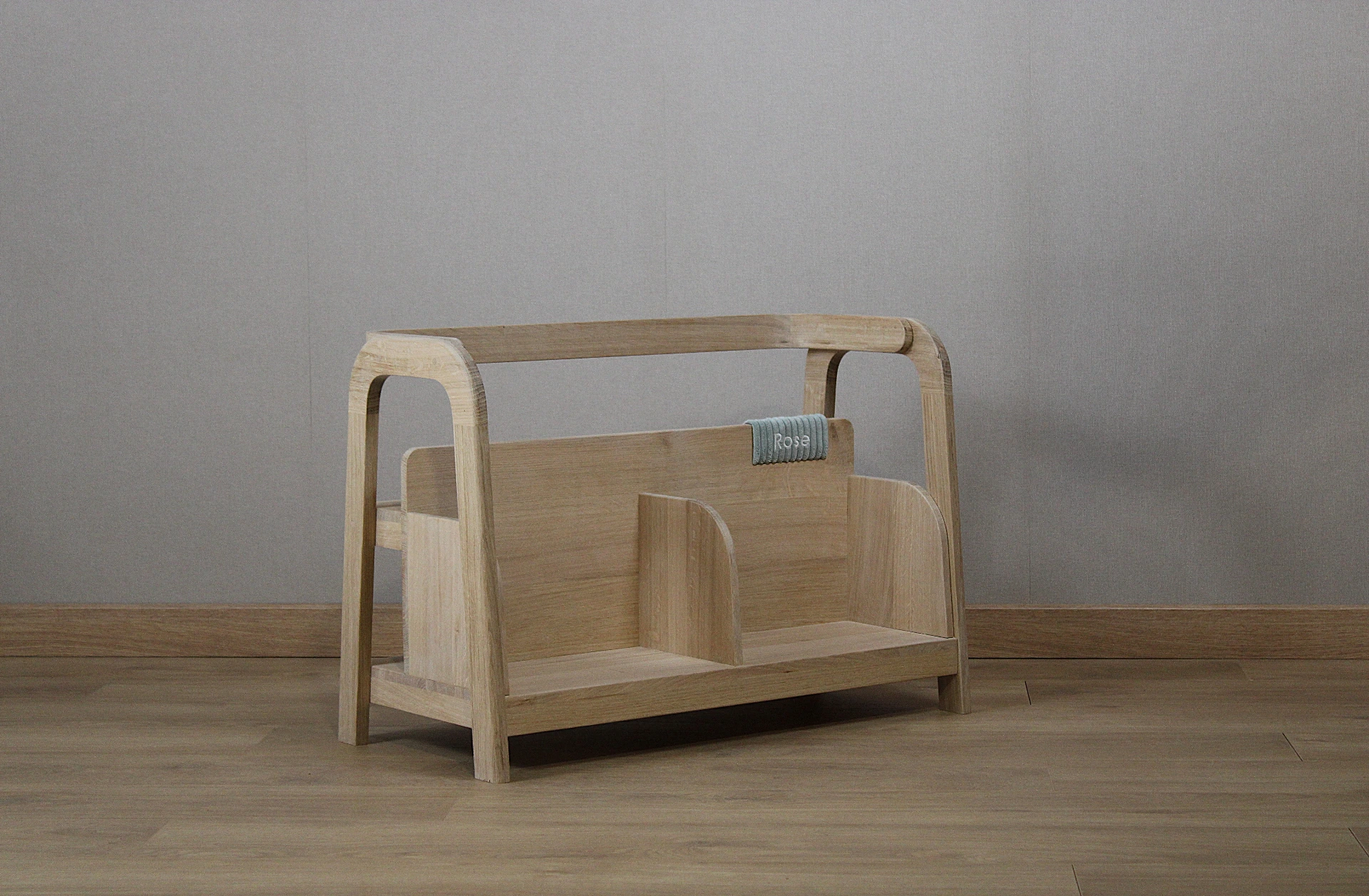 Bibliothèque en bois de chêne naturel_vert sauge (sans broderie)