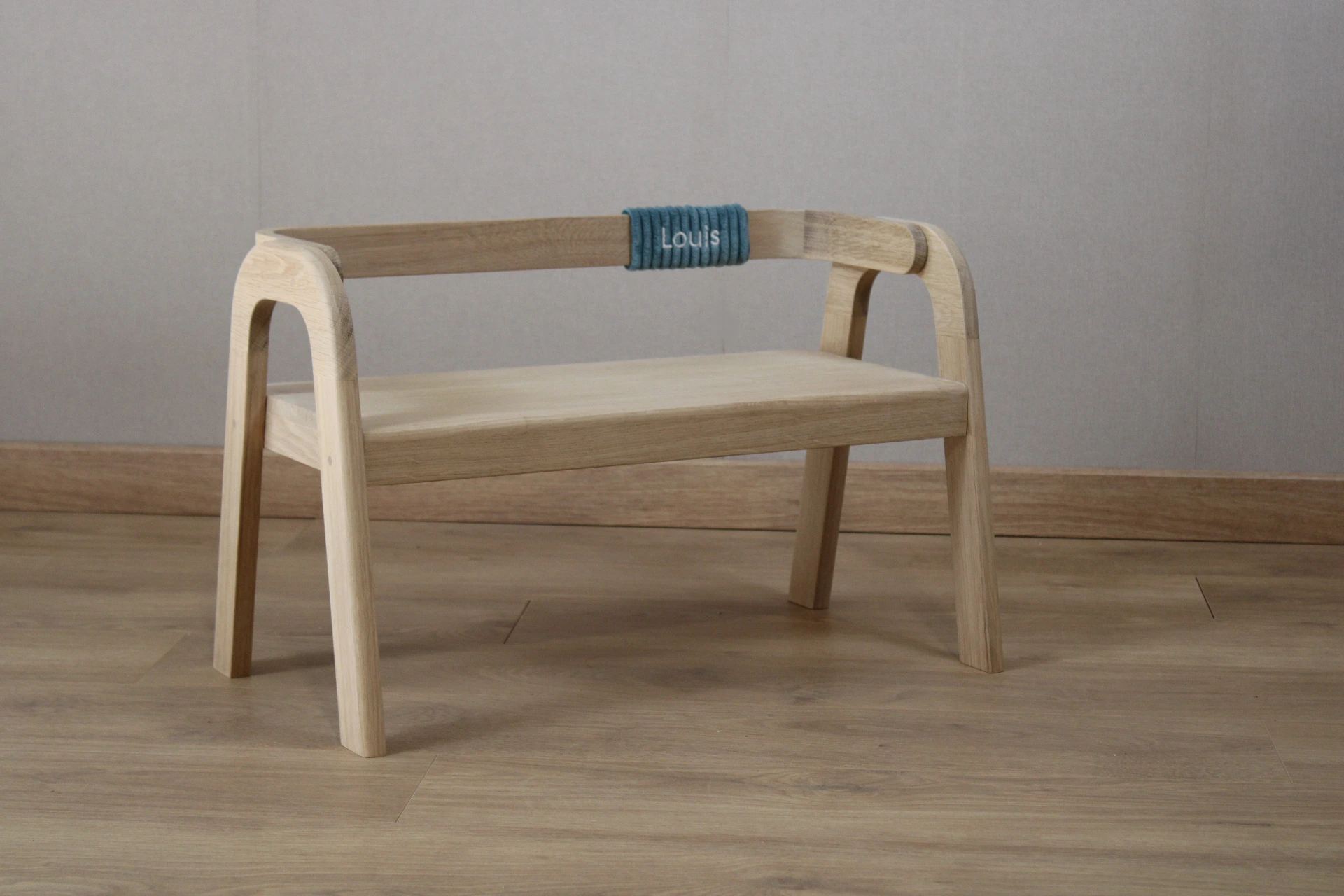 Banc enfant en bois de chêne naturel_bleu (sans broderie)