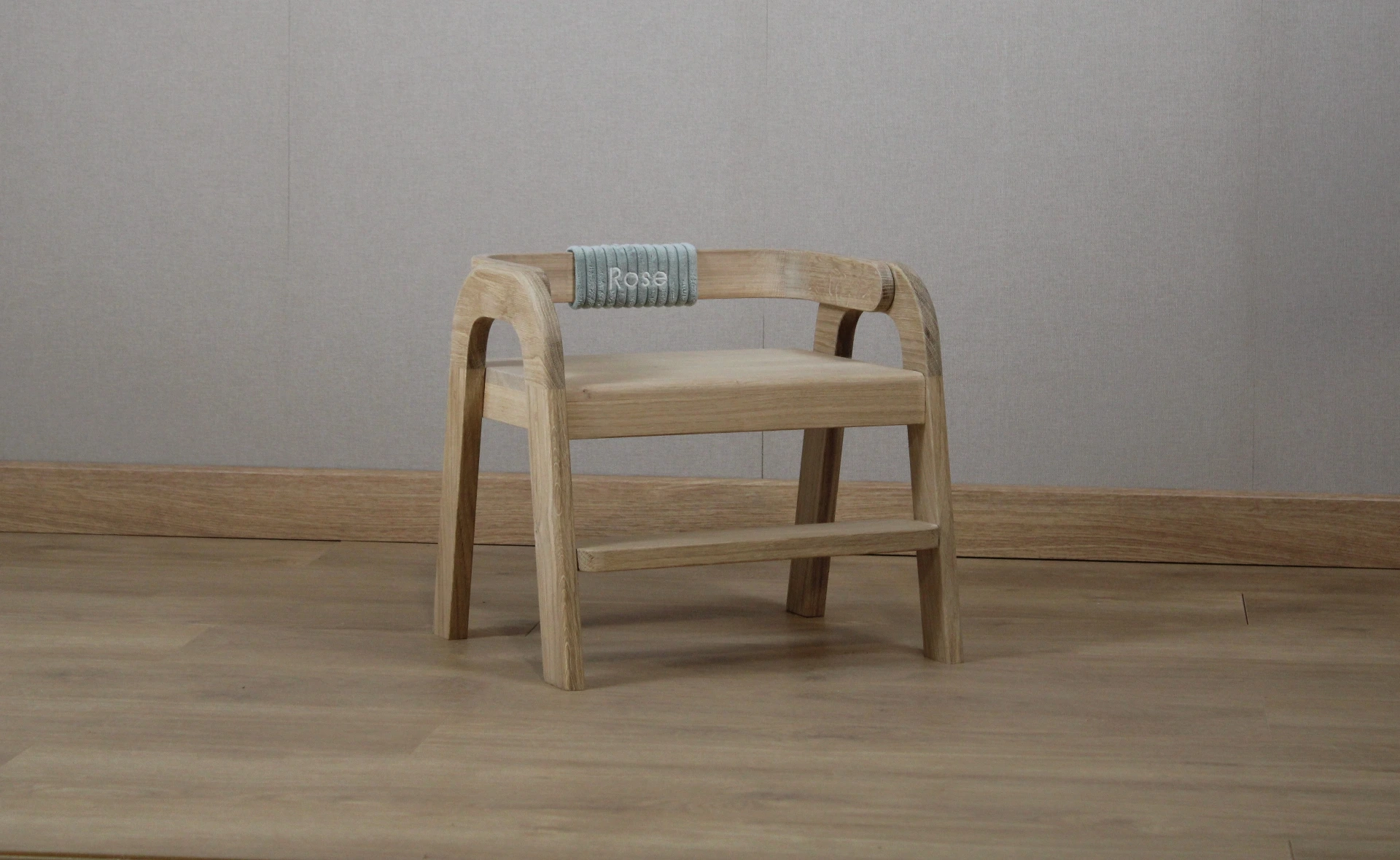 Marchepied en bois de chêne naturel_vert sauge