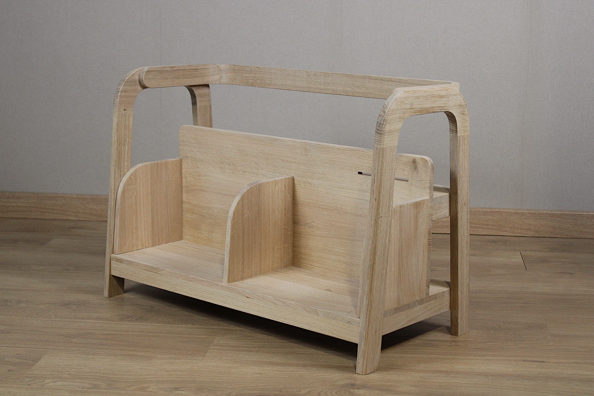 Bibliothèque en bois de chêne naturel